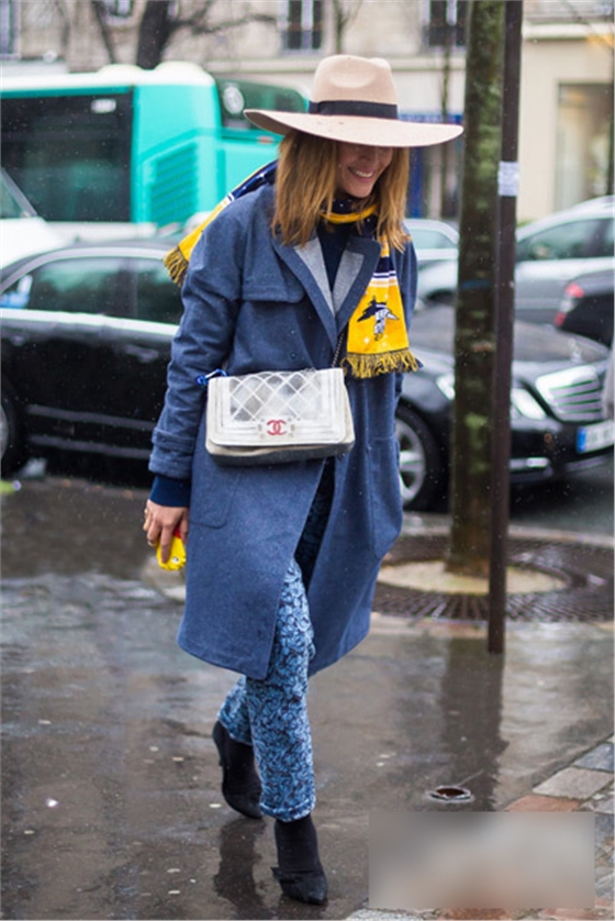 黃藍(lán)圍巾搭配