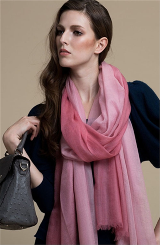 膚色白選什么顏色圍巾 膚色白選什么顏色圍巾