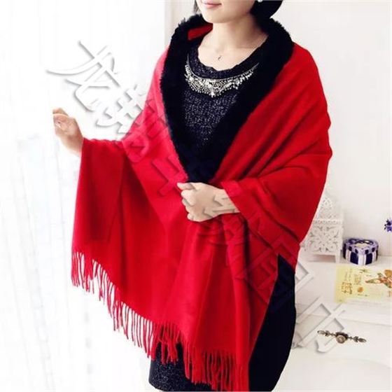 紅色羊絨圍巾上身效果