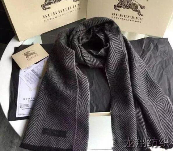 男士圍巾品牌:巴寶莉