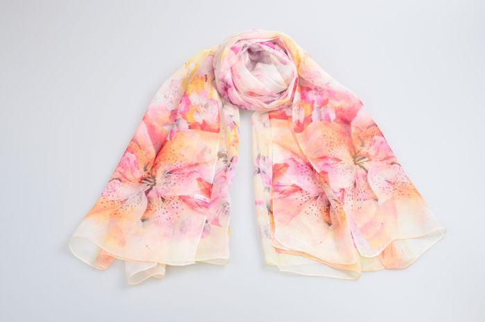 花團(tuán)錦簇絲巾細(xì)節(jié)圖