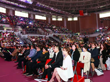 龍翔為董欣集團(tuán)定制年會羊毛圍巾禮品